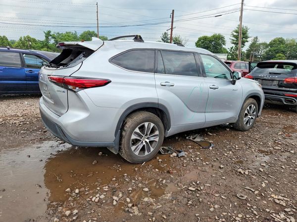 2020 TOYOTA HIGHLANDER XLE Nav
