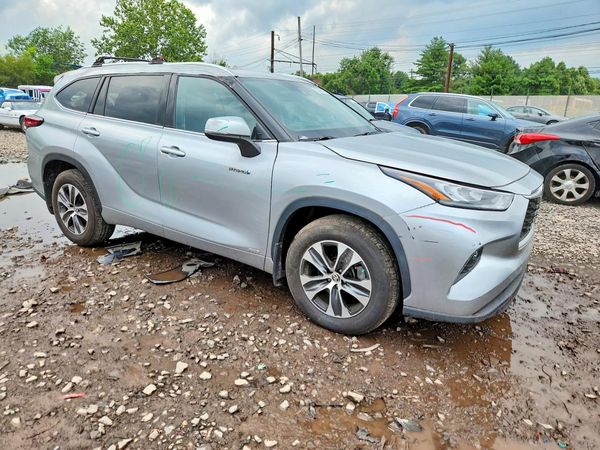2020 TOYOTA HIGHLANDER XLE Nav