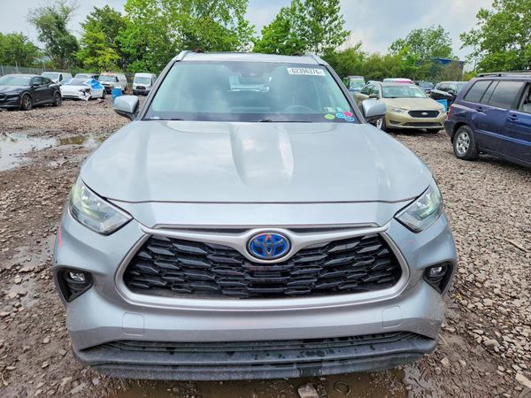 2020 TOYOTA HIGHLANDER XLE Nav