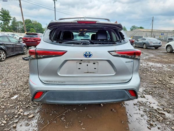 2020 TOYOTA HIGHLANDER XLE Nav