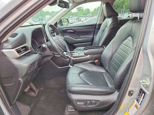 2020 TOYOTA HIGHLANDER XLE Nav