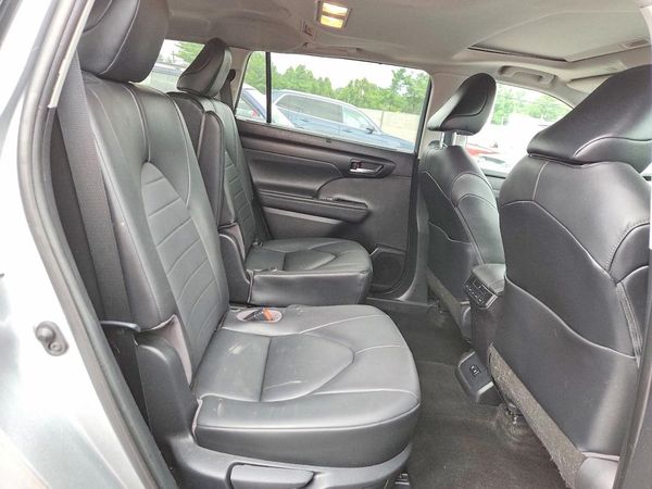 2020 TOYOTA HIGHLANDER XLE Nav