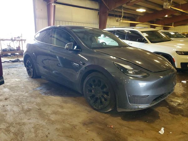 2023 TESLA MODEL Y — Passenger 3/4