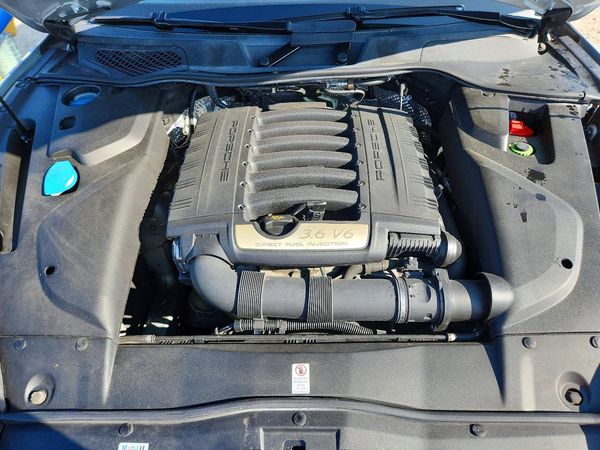 2018 PORSCHE CAYENNE Base / Platinum Edition