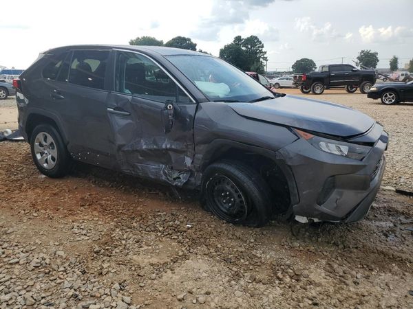 2022 TOYOTA RAV4 LE — Passenger 3/4