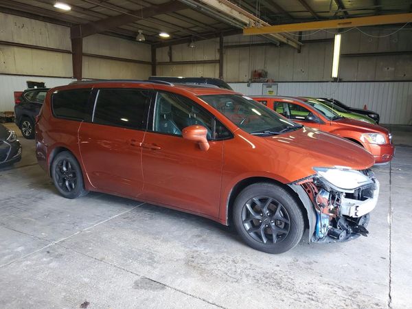 2018 CHRYSLER PACIFICA Touring L Plus