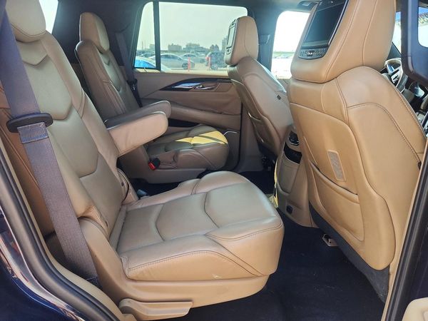 2018 CADILLAC ESCALADE Platinum