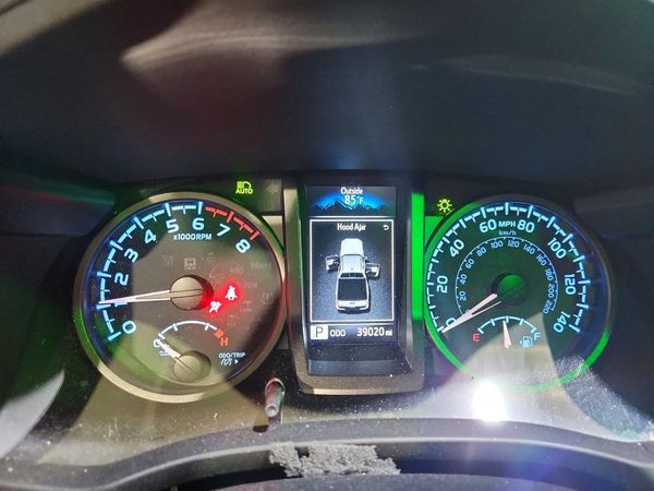 2022 TOYOTA TACOMA SR5