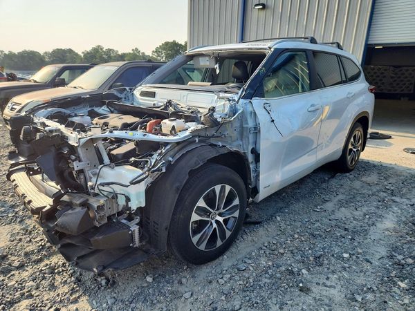 2023 TOYOTA HIGHLANDER — Front 3/4