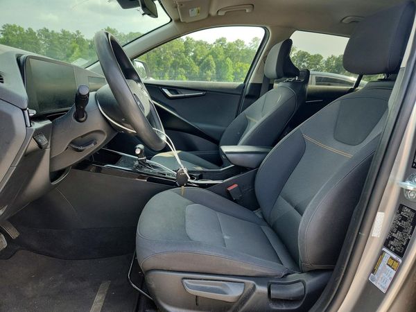 2023 KIA NIRO LX