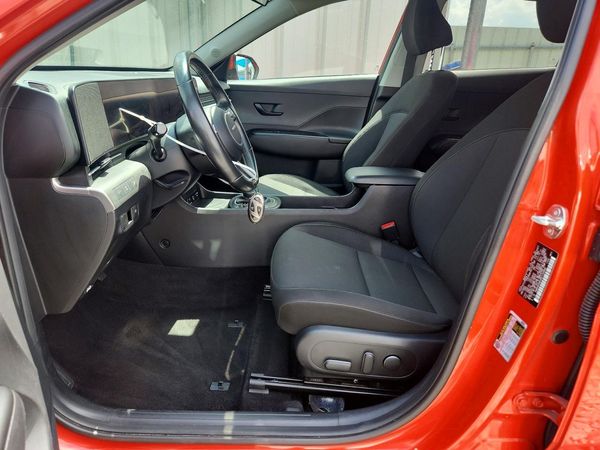 2024 HYUNDAI KONA SE