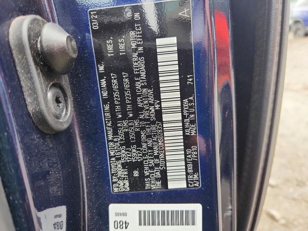 2021 TOYOTA SIENNA XLE