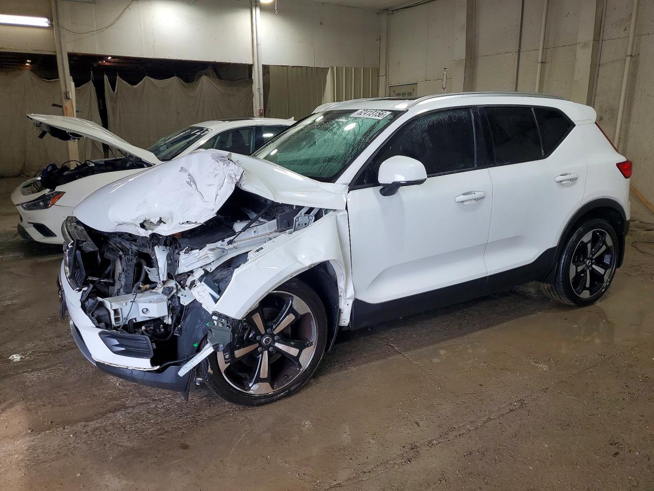 2019 VOLVO XC40