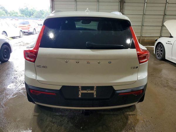 2019 VOLVO XC40