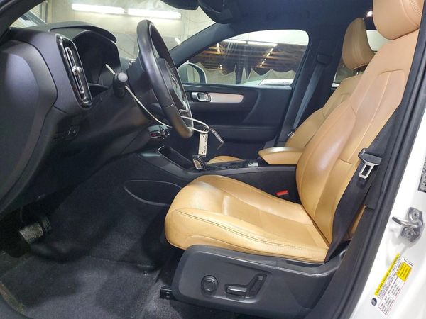 2019 VOLVO XC40