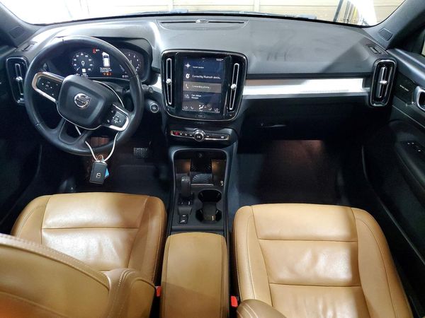 2019 VOLVO XC40