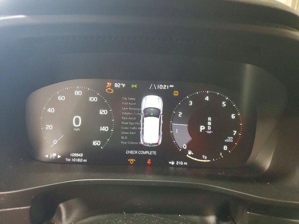 2019 VOLVO XC40