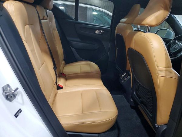2019 VOLVO XC40