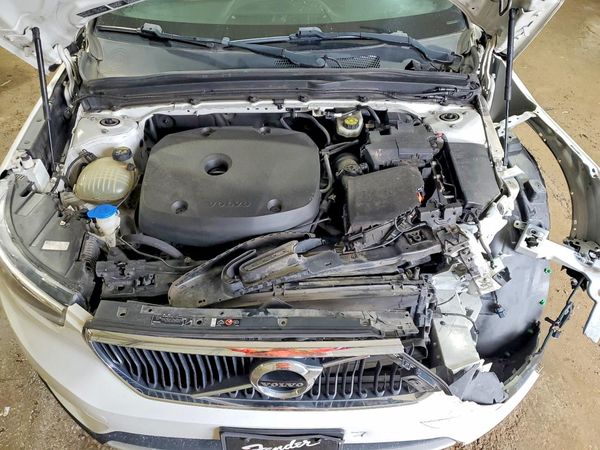 2019 VOLVO XC40