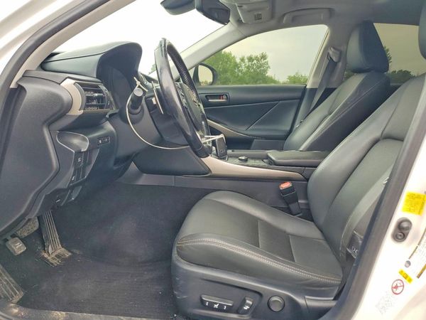 2017 LEXUS IS 300