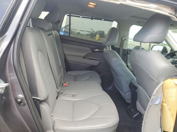 2022 TOYOTA HIGHLANDER XLE