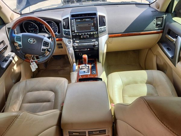 2015 TOYOTA LAND CRUISER VX-R