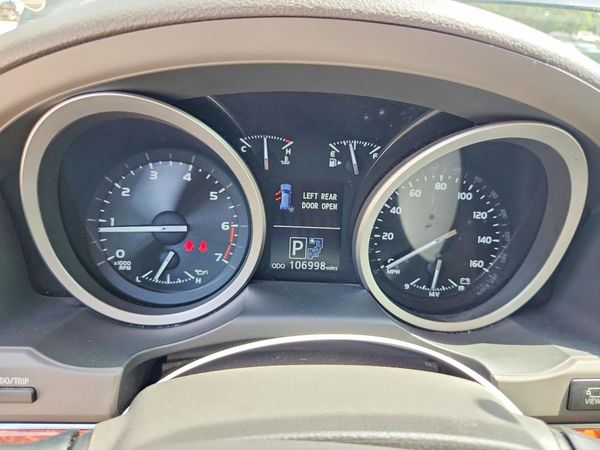2015 TOYOTA LAND CRUISER VX-R