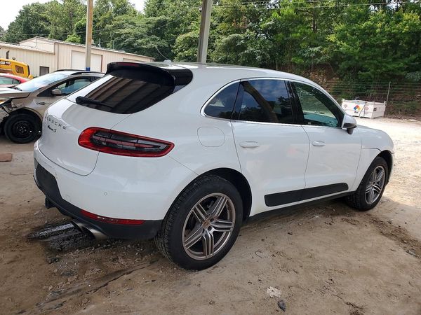 2016 PORSCHE MACAN
