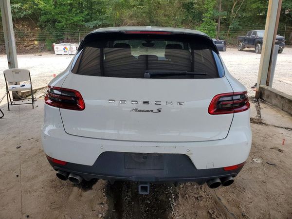 2016 PORSCHE MACAN