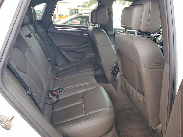 2016 PORSCHE MACAN
