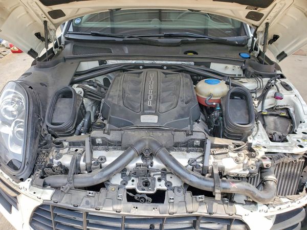 2016 PORSCHE MACAN