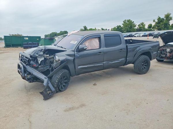 2015 TOYOTA TACOMA Delux Grade — Front 3/4