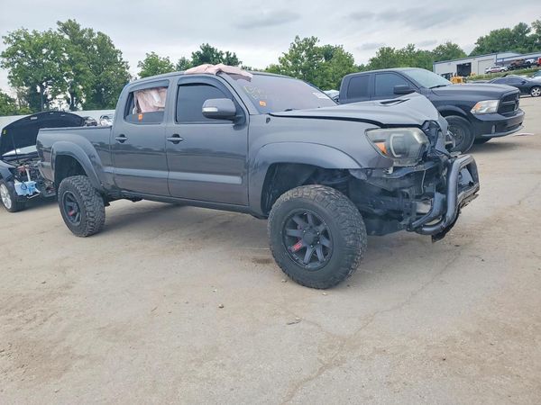 2015 TOYOTA TACOMA Delux Grade — Passenger 3/4