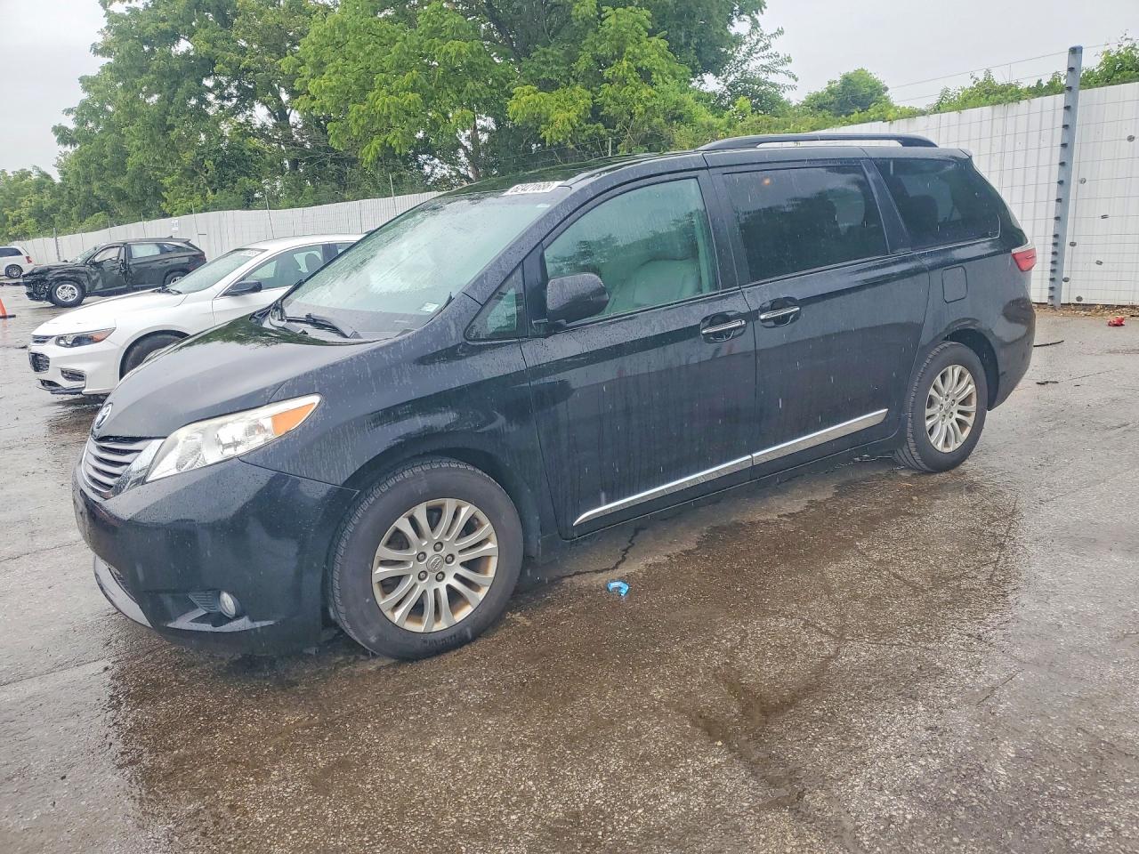 2016 TOYOTA SIENNA