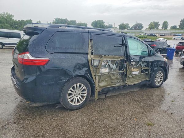 2016 TOYOTA SIENNA