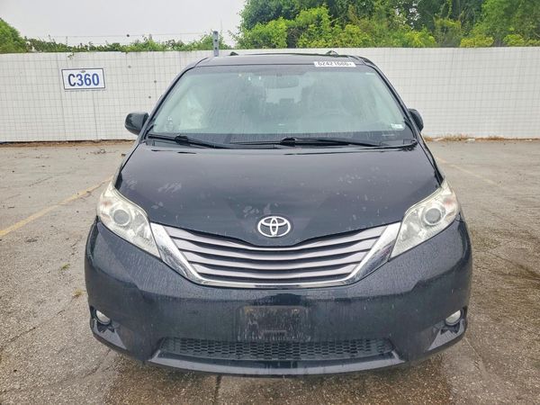 2016 TOYOTA SIENNA