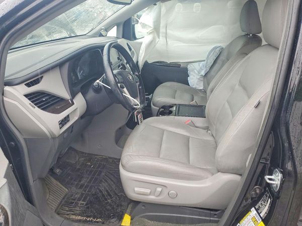 2016 TOYOTA SIENNA