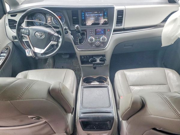 2016 TOYOTA SIENNA