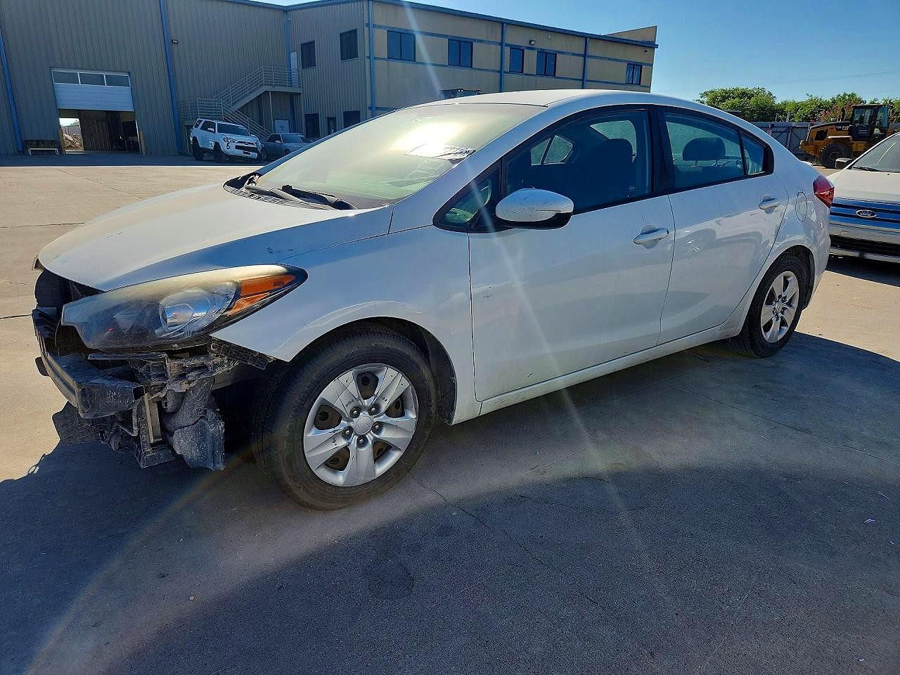 2016 KIA FORTE GL (Middle-Low Grade)