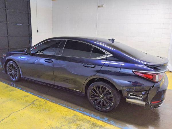 2021 LEXUS ES 300h Premium — DSRA