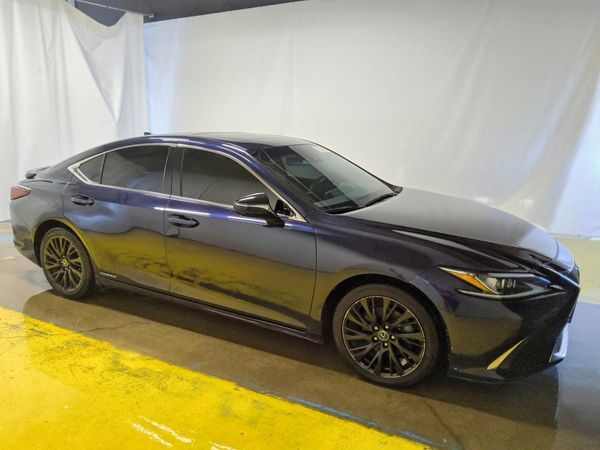 2021 LEXUS ES 300h Premium — Passenger 3/4