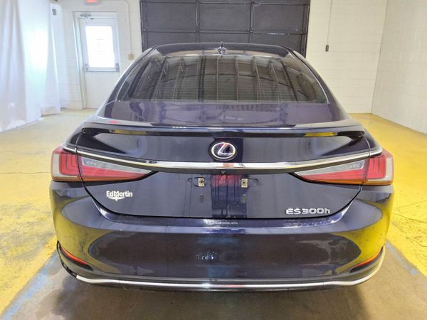 2021 LEXUS ES 300h Premium — DIRR
