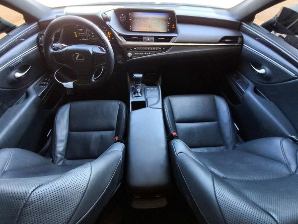 2021 LEXUS ES 300h Premium — CKPT
