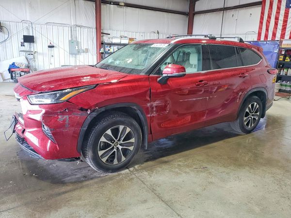 2022 TOYOTA HIGHLANDER XLE