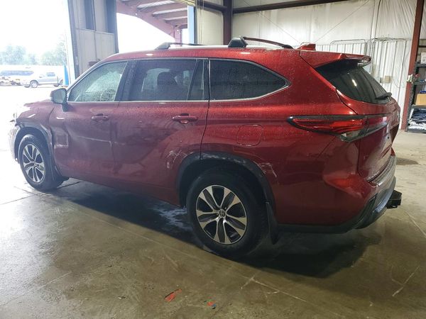 2022 TOYOTA HIGHLANDER XLE