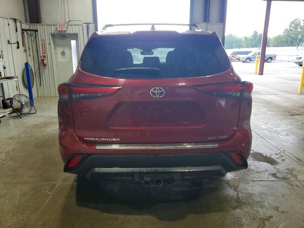 2022 TOYOTA HIGHLANDER XLE