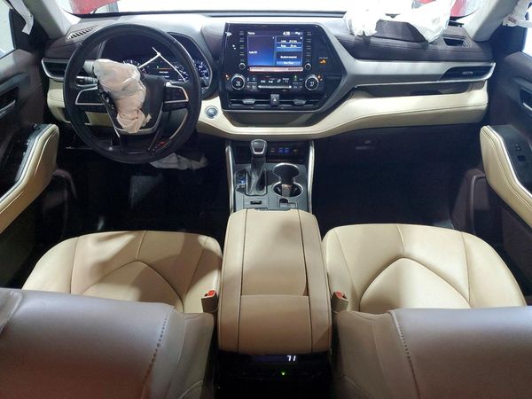 2022 TOYOTA HIGHLANDER XLE