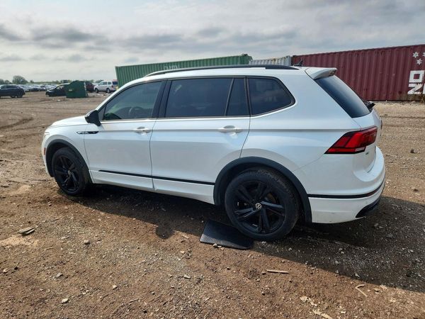 2024 VOLKSWAGEN TIGUAN 4Motion SE R-Line Black