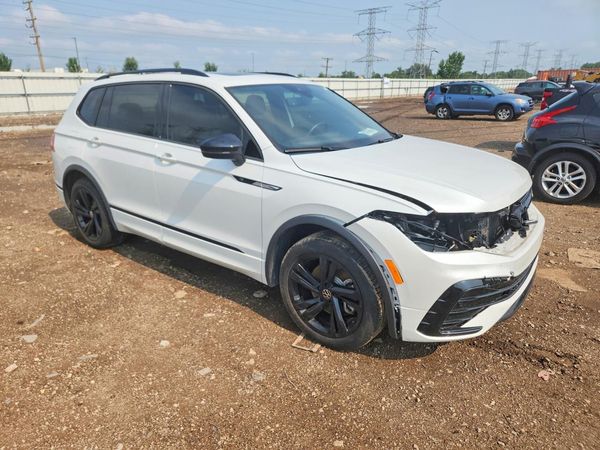 2024 VOLKSWAGEN TIGUAN 4Motion SE R-Line Black