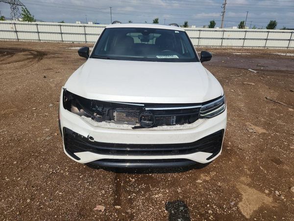 2024 VOLKSWAGEN TIGUAN 4Motion SE R-Line Black
